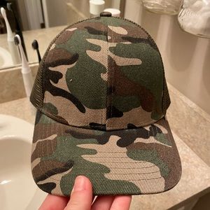 Women’s high pony camo hat